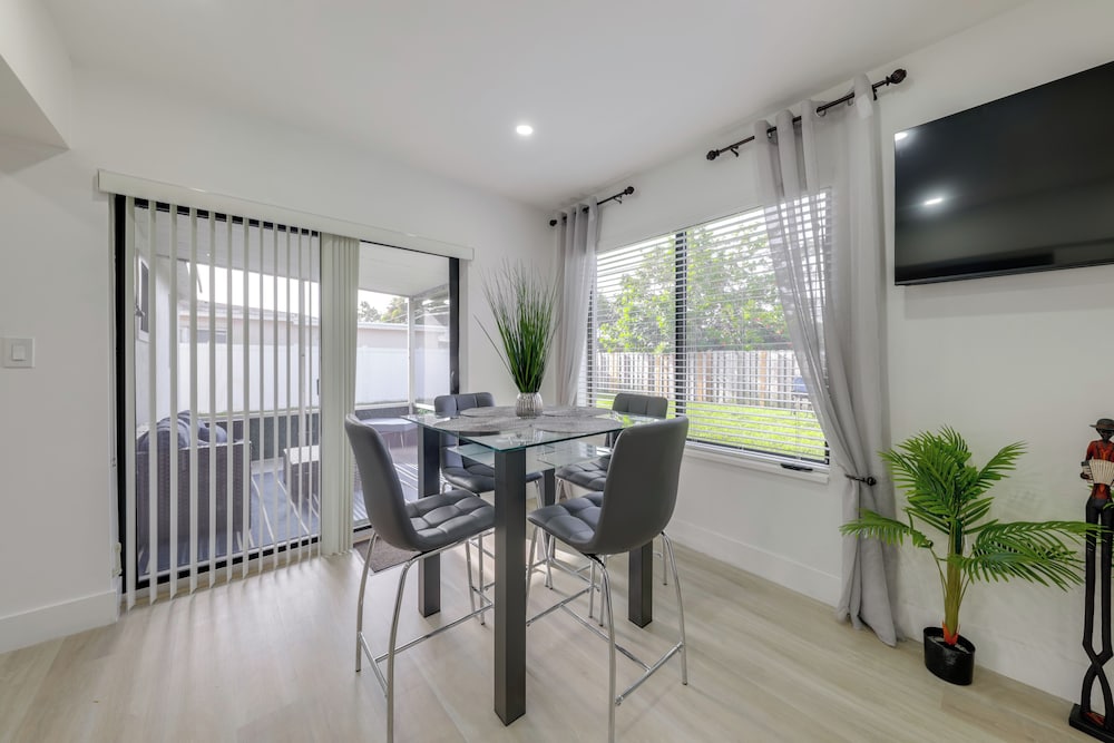 3 Mi to Hard Rock Stadium: Retreat w/ Private Yard