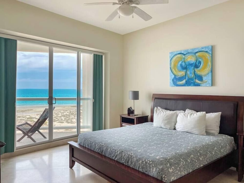 Quiet Beachfront Condo With Pools Private Beach