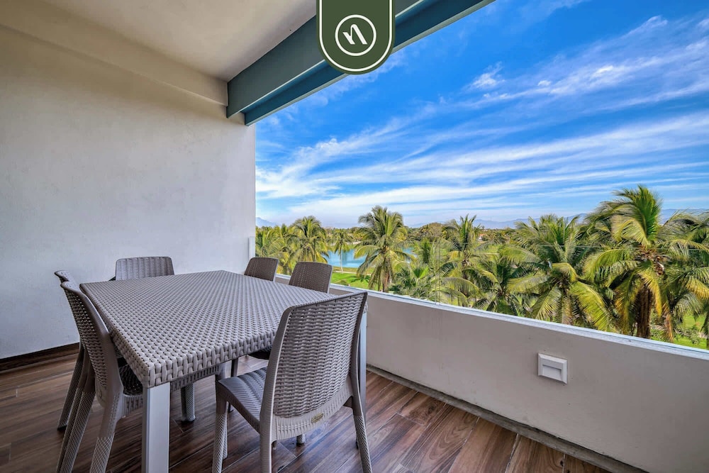 Brand New 1 BR Condo - Pool - Jacuzzi - Gym