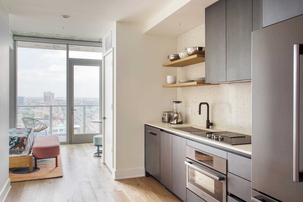 Luxe High Rise Near DT Austin w/ Views Rooftop Pool, Gym, & Luxe Amenities