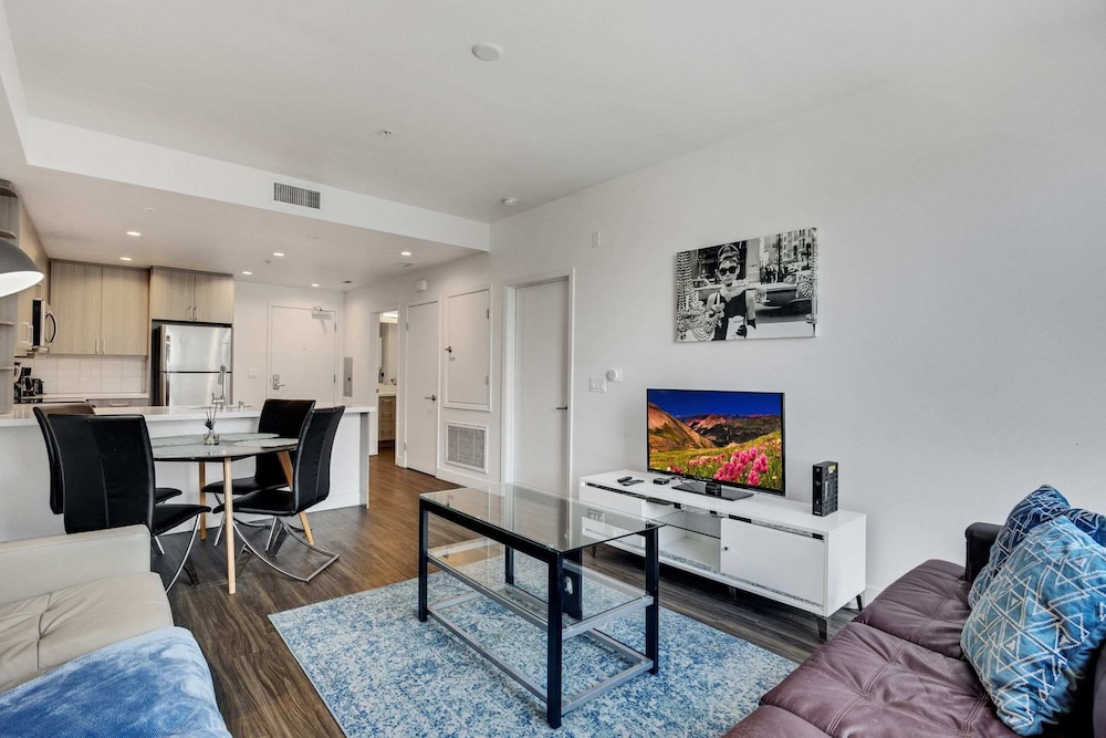 Stylish 1BR Family Apartment by Dtla