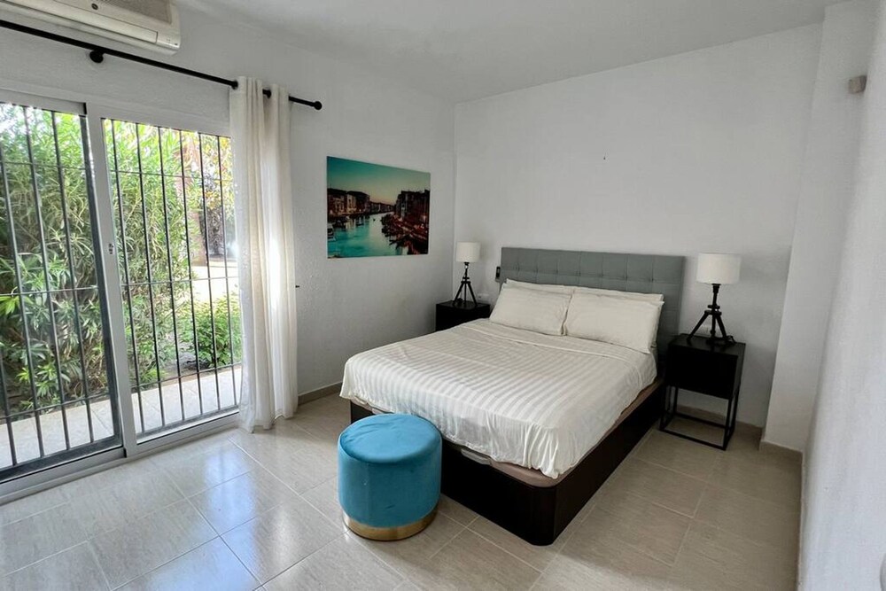 Beautiful Villa With Pool Scenic Views Sleeps 8