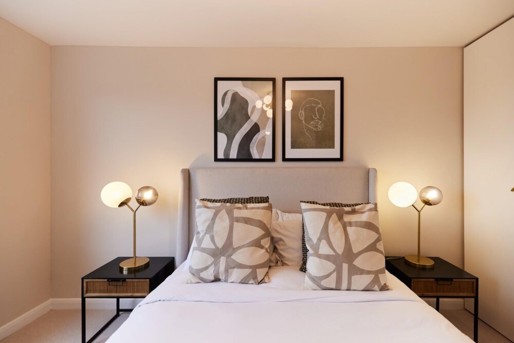The Hyde Park Hideout - Beckoning 2bdr Flat