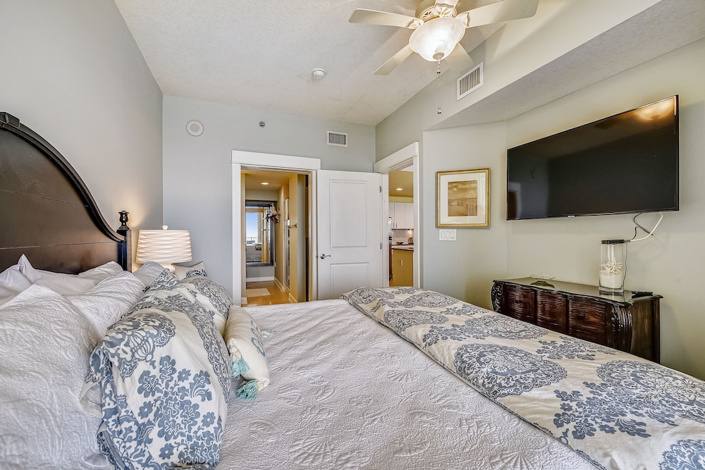 Grand Panama Beach Resort by Book That Condo