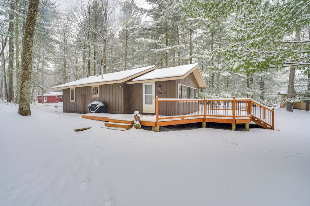Charming Cabin on Grindstone Lake