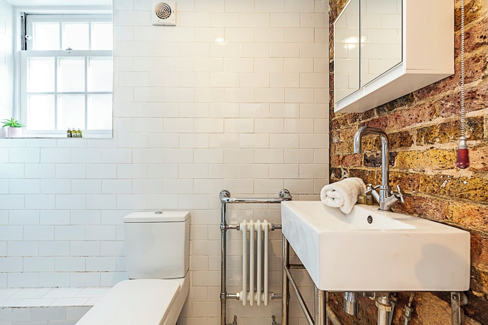 Cosy and Modern Battersea Home