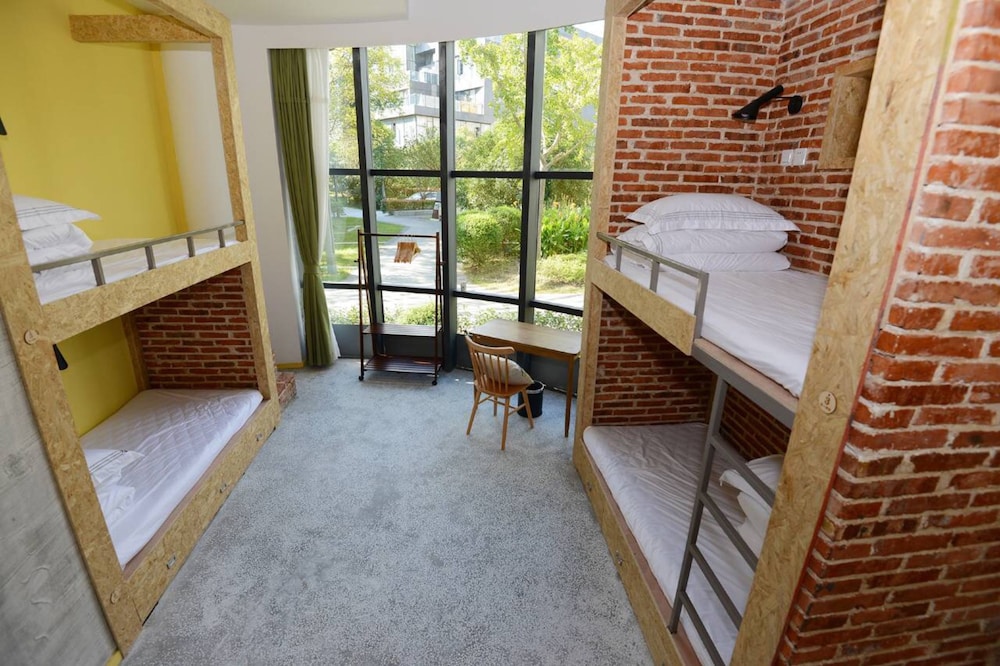 J Trip Youth Hostel
