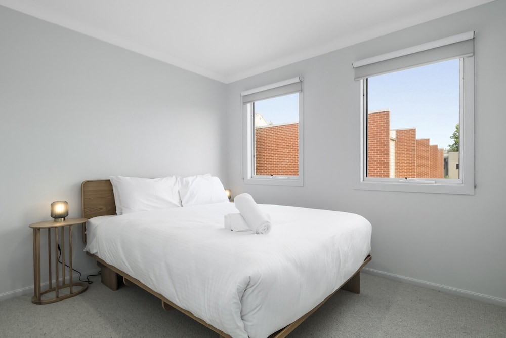 Elegant 3-bed Townhouse in Leafy Kensington