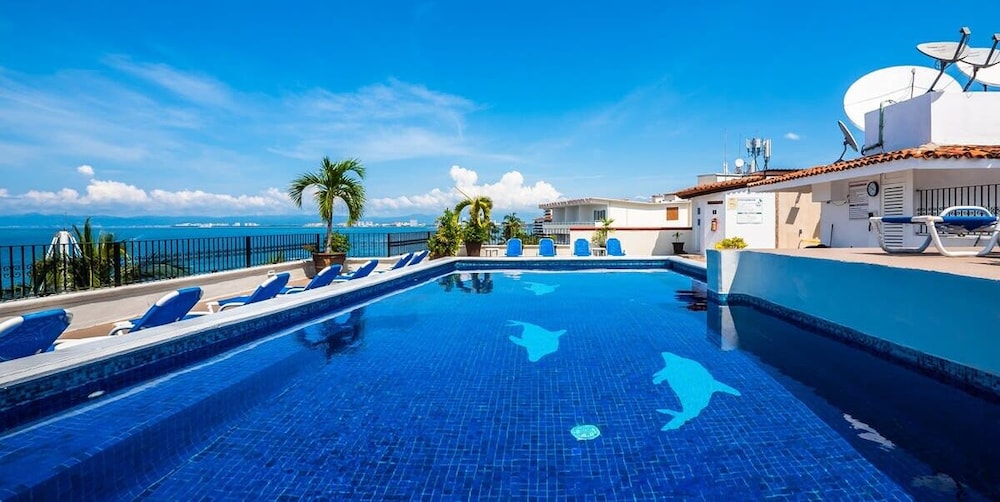 Cozy 2BR King Beds - Rooftop Pool - Fast Wifi