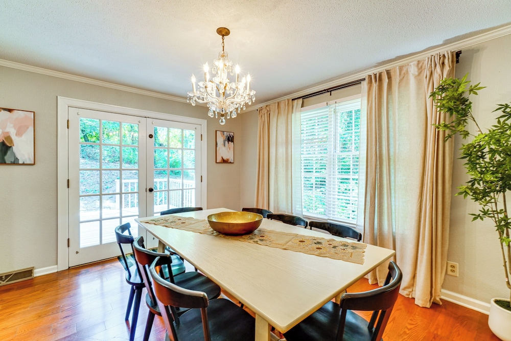 1 Mi to Dtwn: Quiet Retreat w/ Yard in Clinton