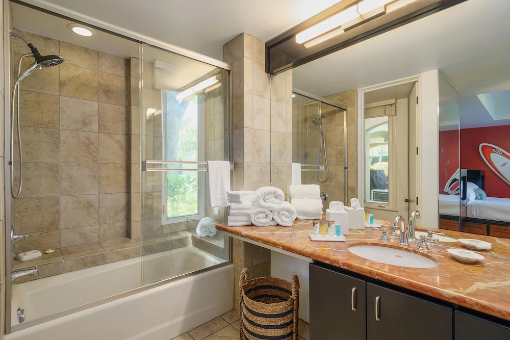 Tropical Paradise in Luxurious 1br, 2ba Ground Floor Unit, Garden View, Palms 801