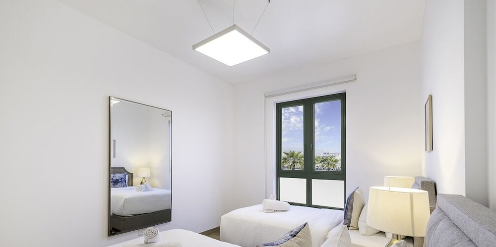 LUX The Elegant Sea View Suite