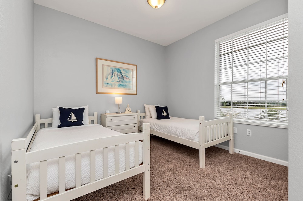 Newly Remodeled Lakeview Penthouse, Near Conv. Ctr