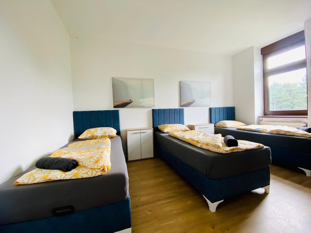 4BR Apartment for 15 Near Danube