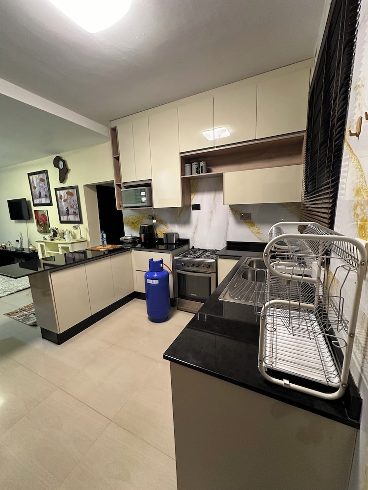 Executive Private Standing apt in Lusaka