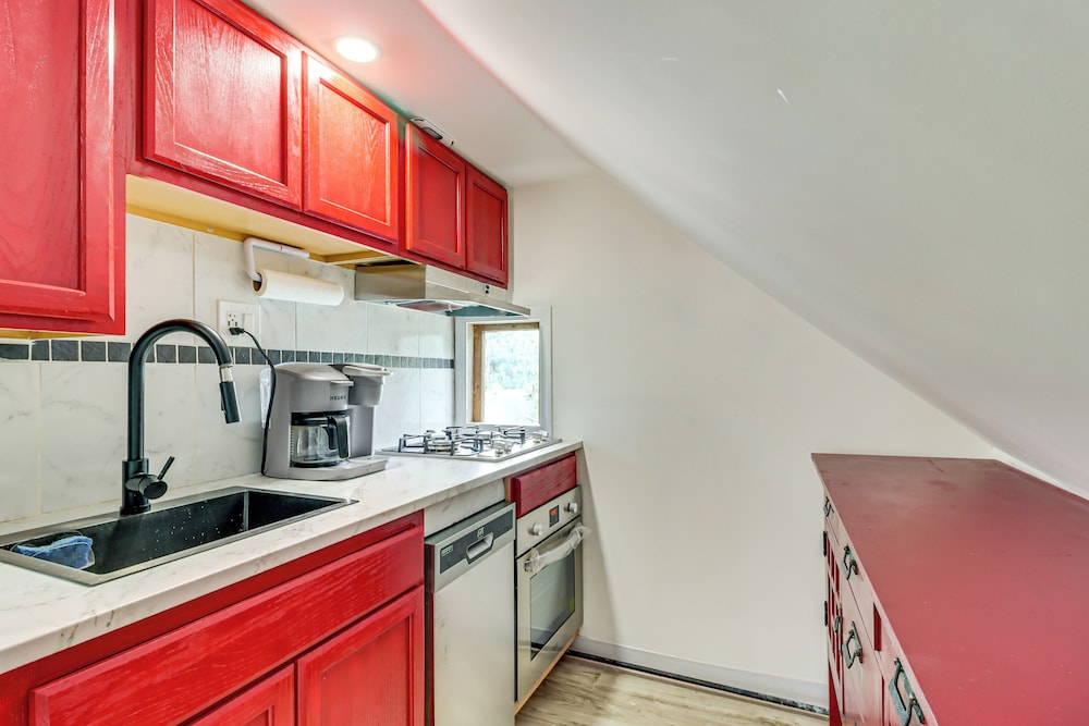 Walkable Abode in Stroudsburg's Business District!