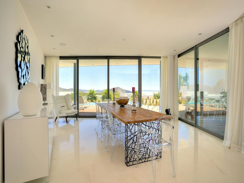 Modern Holiday Home With Vast Terracing