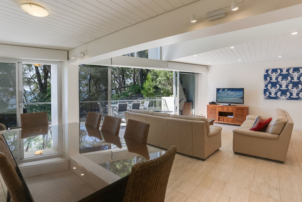 Little Cove Court