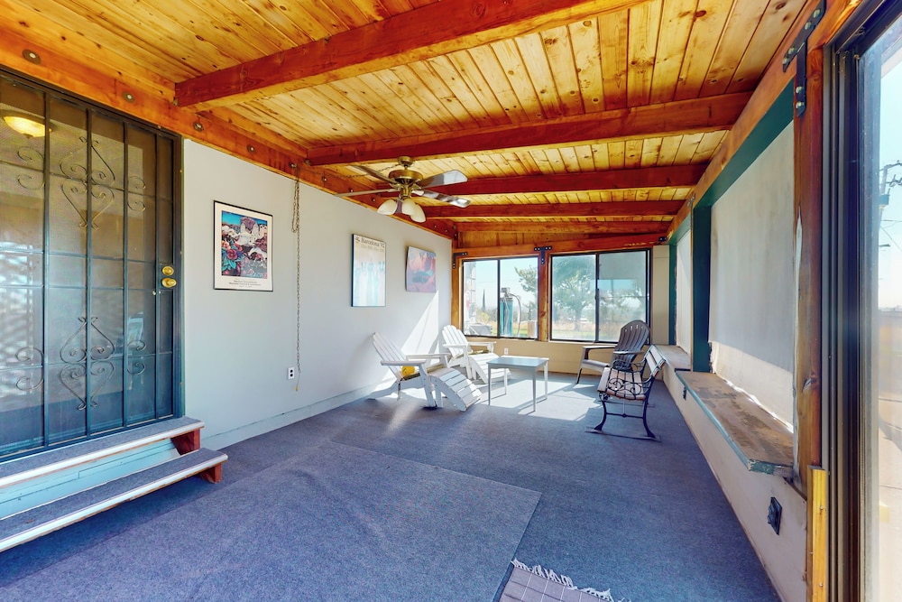 4BR Sierras-view Home w/ Pool & A/C - Dogs OK