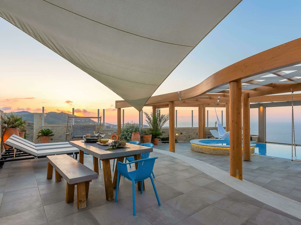 Villa in Agia Pelagia With Pool & Sea Views