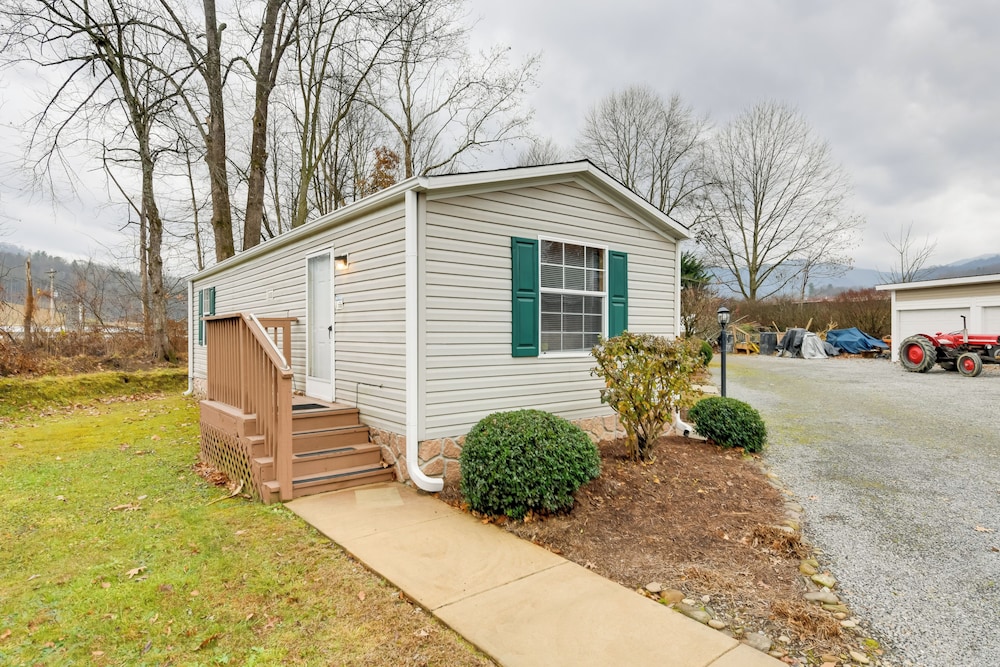 Blue Ridge Base Camp: Resort Cabin in Waynesville