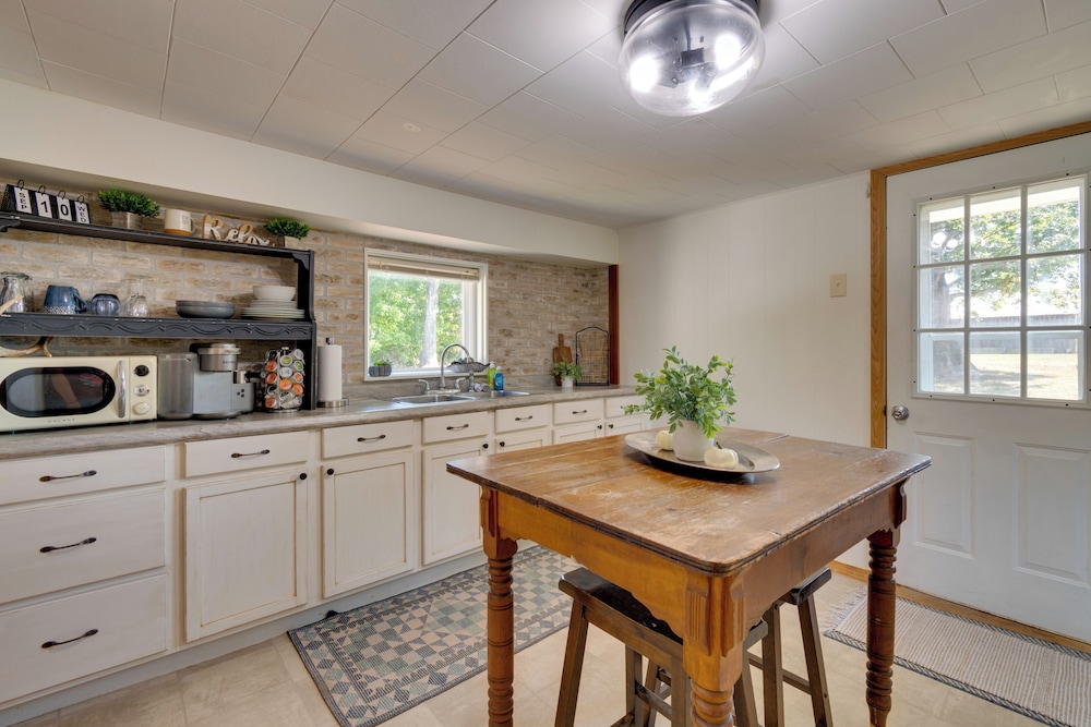 Pets Welcome: Tranquil Retreat w/ Yard in Jewett!