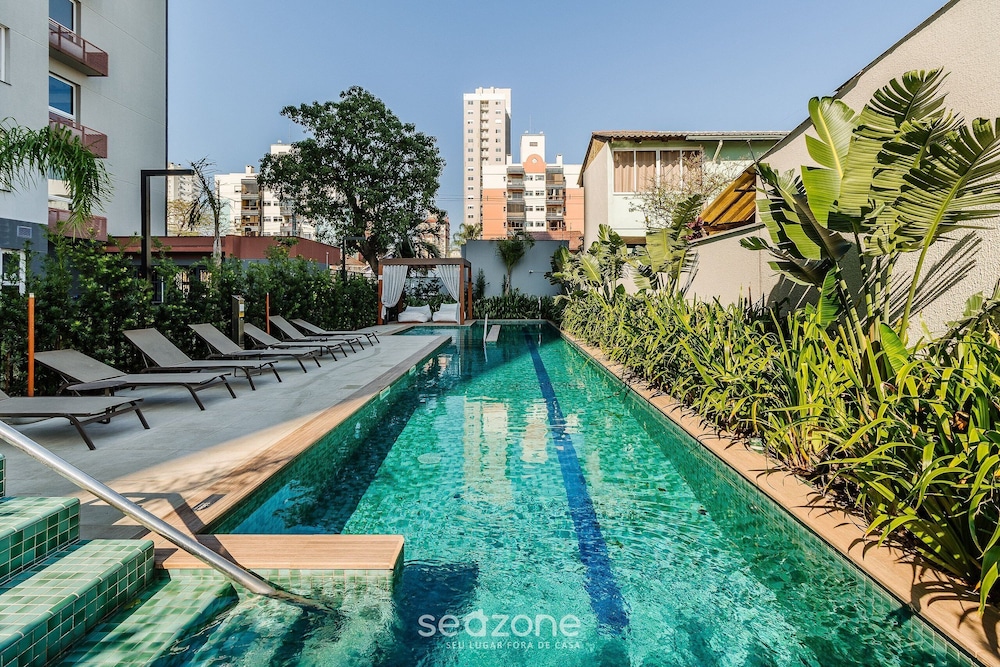 Studio in Building With Pool Con1206