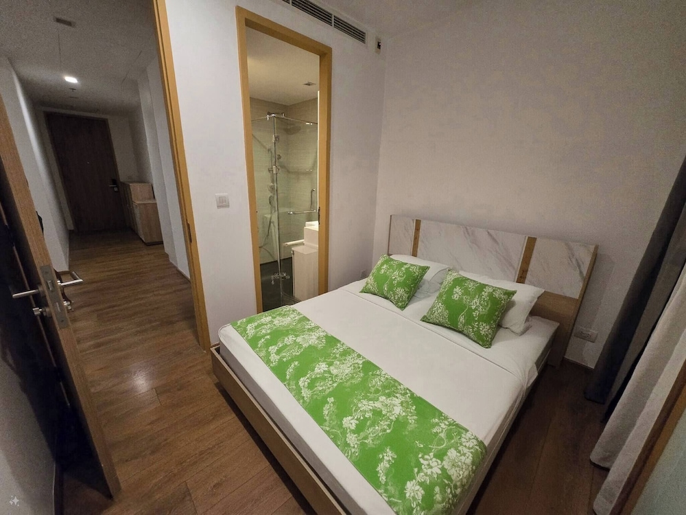 Charming 2 Bedroom Apartment in Heart of Phrom Phong