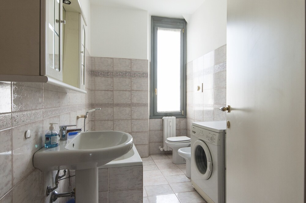 Bright & Cozy Flat near Navigli, Iulm, Tortona