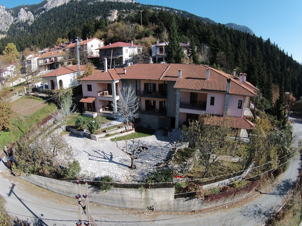 Kroupi Hotel