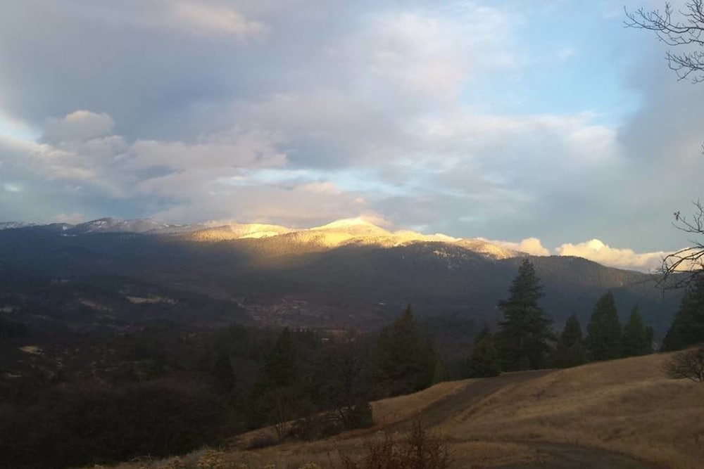 Ashland Vacations - Sunset Chalet - 2600 Sq.ft. Multi-seasonal Retreat - Property Image 2