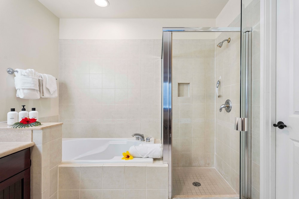Concierge Included - Walk to Restaurants & Shopping - AC - Infinity Pool! -vrkcv