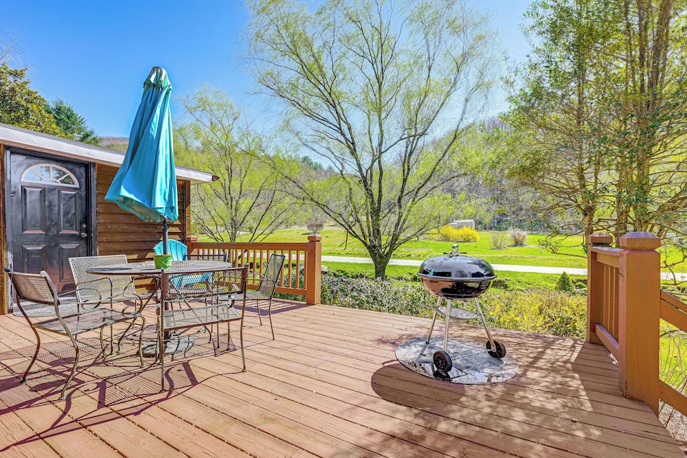 Fire Pit & Decks: Creekside Cabin in Robbinsville