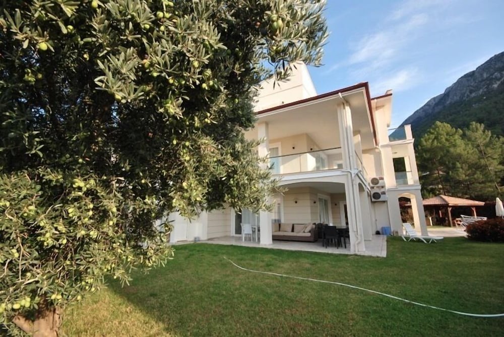 Villa Beatrice view 5