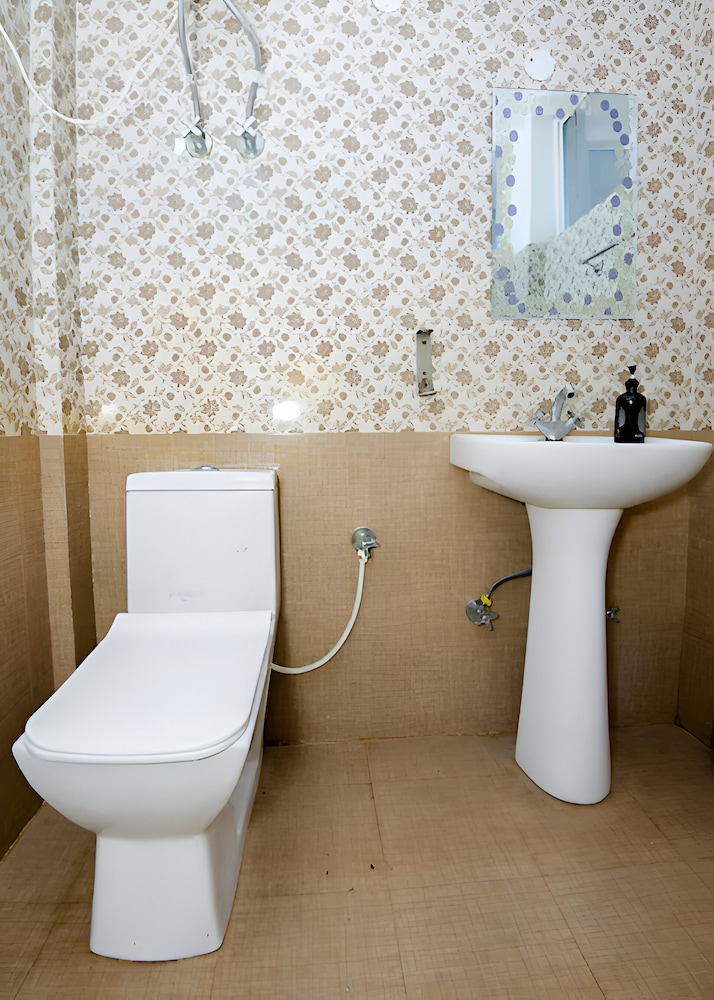 Hotel Moon Light Kanpur