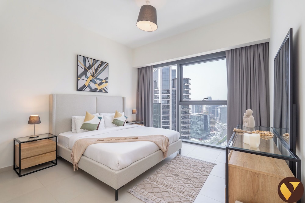 Luxury 2BR in ACT 1 Near Dubai Mall