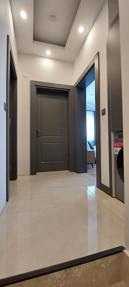 New Flat Large Living Space 3 Close to Lara Beach