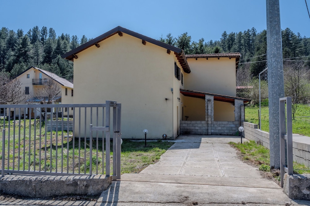 Casa Vacanze in montagna con Vista e Giardino Privato