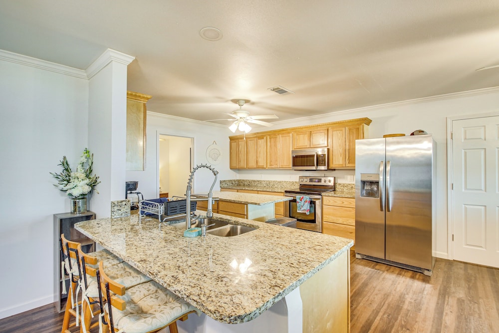 Private Patio & Hot Tub: Bayside Home in Pace!