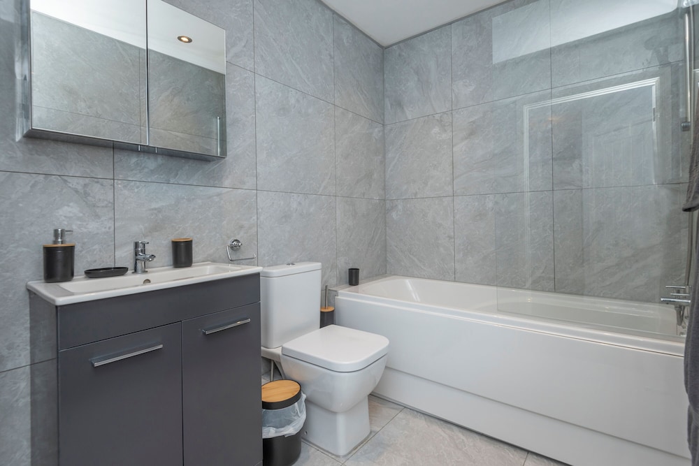 Stylish Elegant New Flat 5 Min from Crossrail