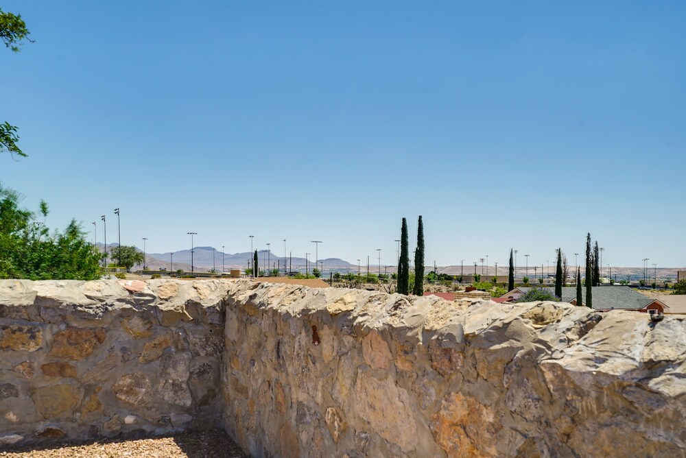 Spacious El Paso Home w/ Seasonal Pool! view 5
