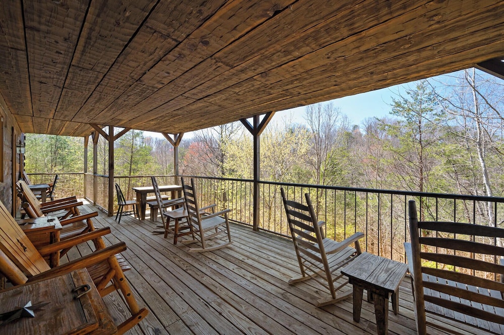Country Pines Lodge