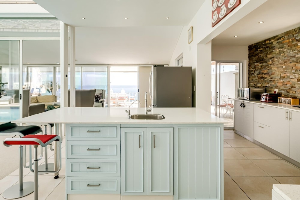 3bed With Indoor Pool and Sea Views The Sanctuary