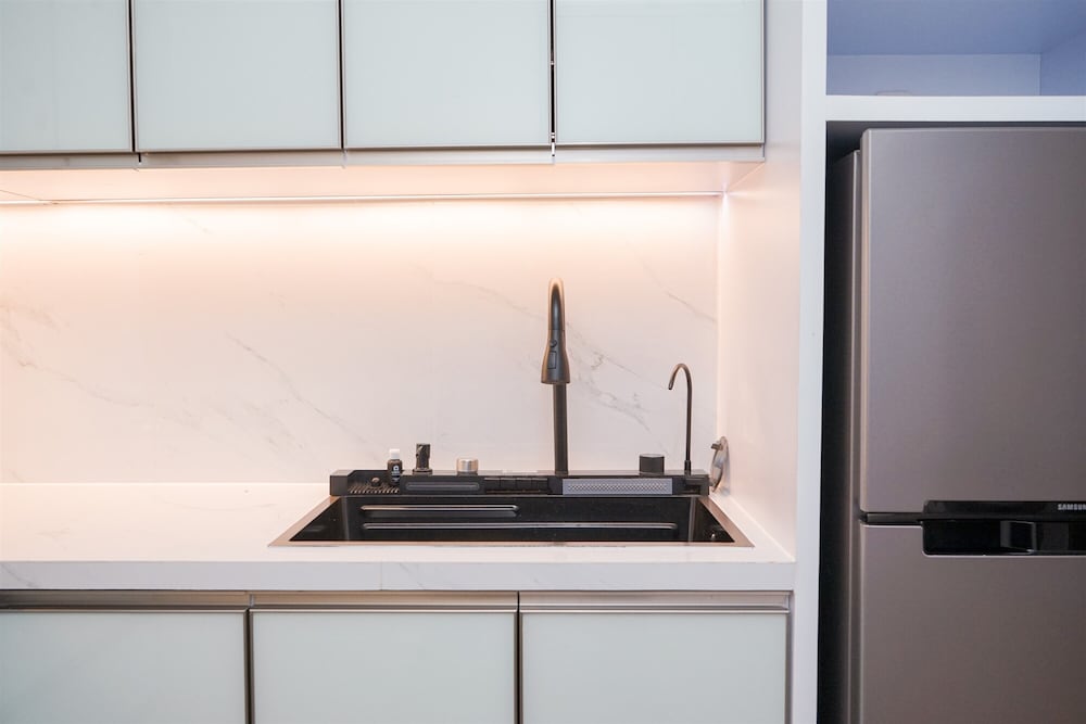 Cozy Living 2Br At Gold Coast Apartment