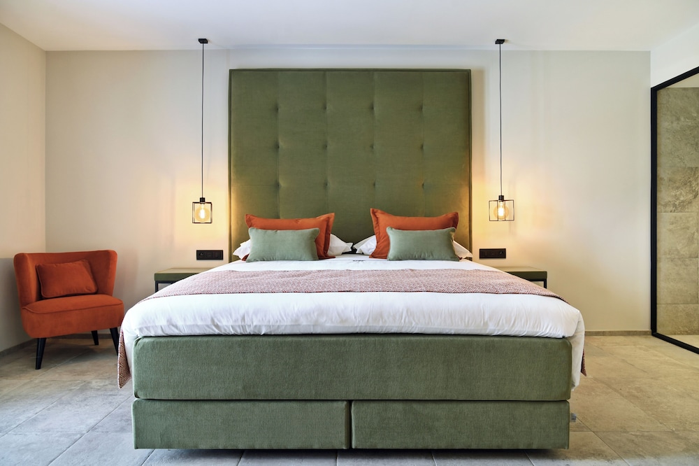 Luxury Villa Retreat at Durbuy Suites for 12 Pers