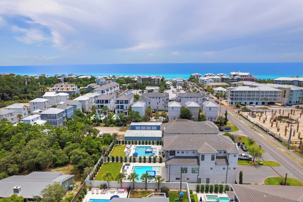 Walk to Beach + Pool, Hot Tub & Game Room 30A Ohana Grande by Avantstay