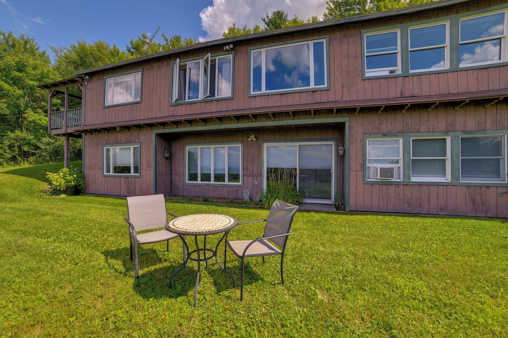 Serene Home w/ Deck, Pond & Mtn Views in Jefferson