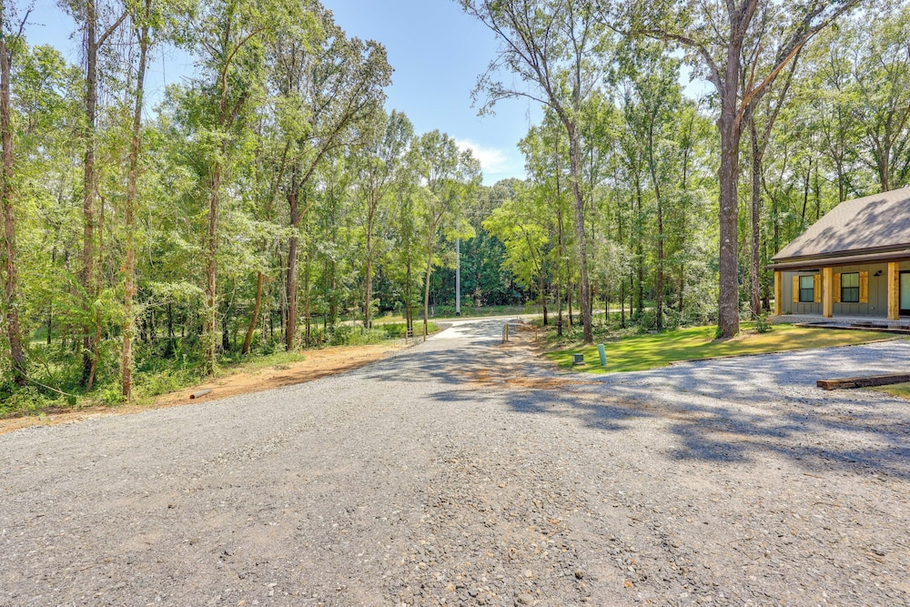 Walk to Sports Complex: Home in Millbrook!