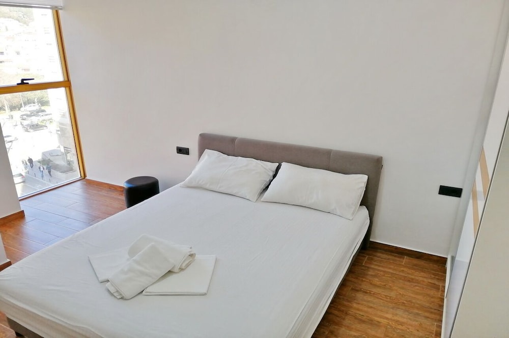 Orange Lux Apartments view 4