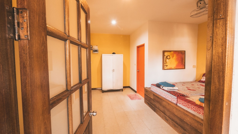 Dancing Elephant Beach Club - Hostel